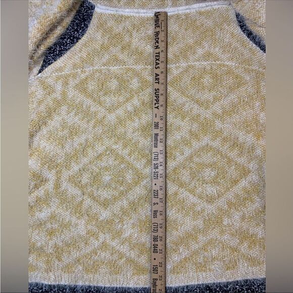 Yellow and white wrap sweater - Picture 10 of 11